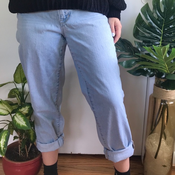 light wash boyfriend jeans ❄️ - Picture 5 of 5
